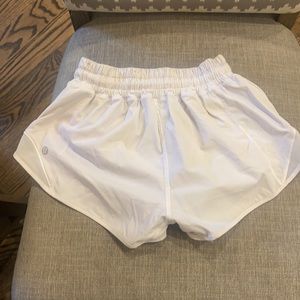 Lululemon white hottie hot short - size 2 regular